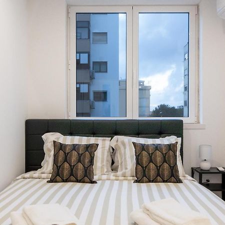 Stylish Apartment W/ River View By Lovelystay Oeiras Bagian luar foto