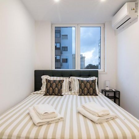 Stylish Apartment W/ River View By Lovelystay Oeiras Bagian luar foto