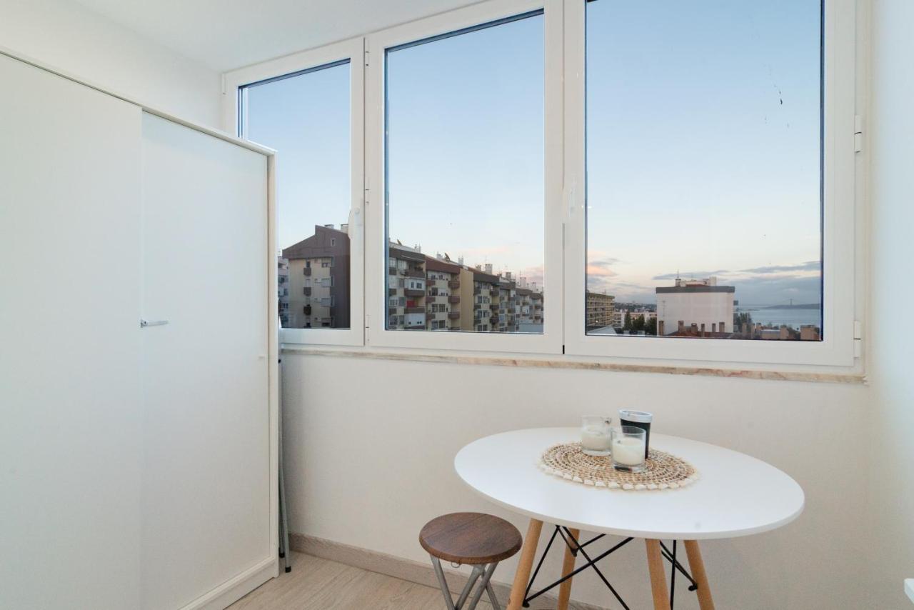 Stylish Apartment W/ River View By Lovelystay Oeiras Bagian luar foto