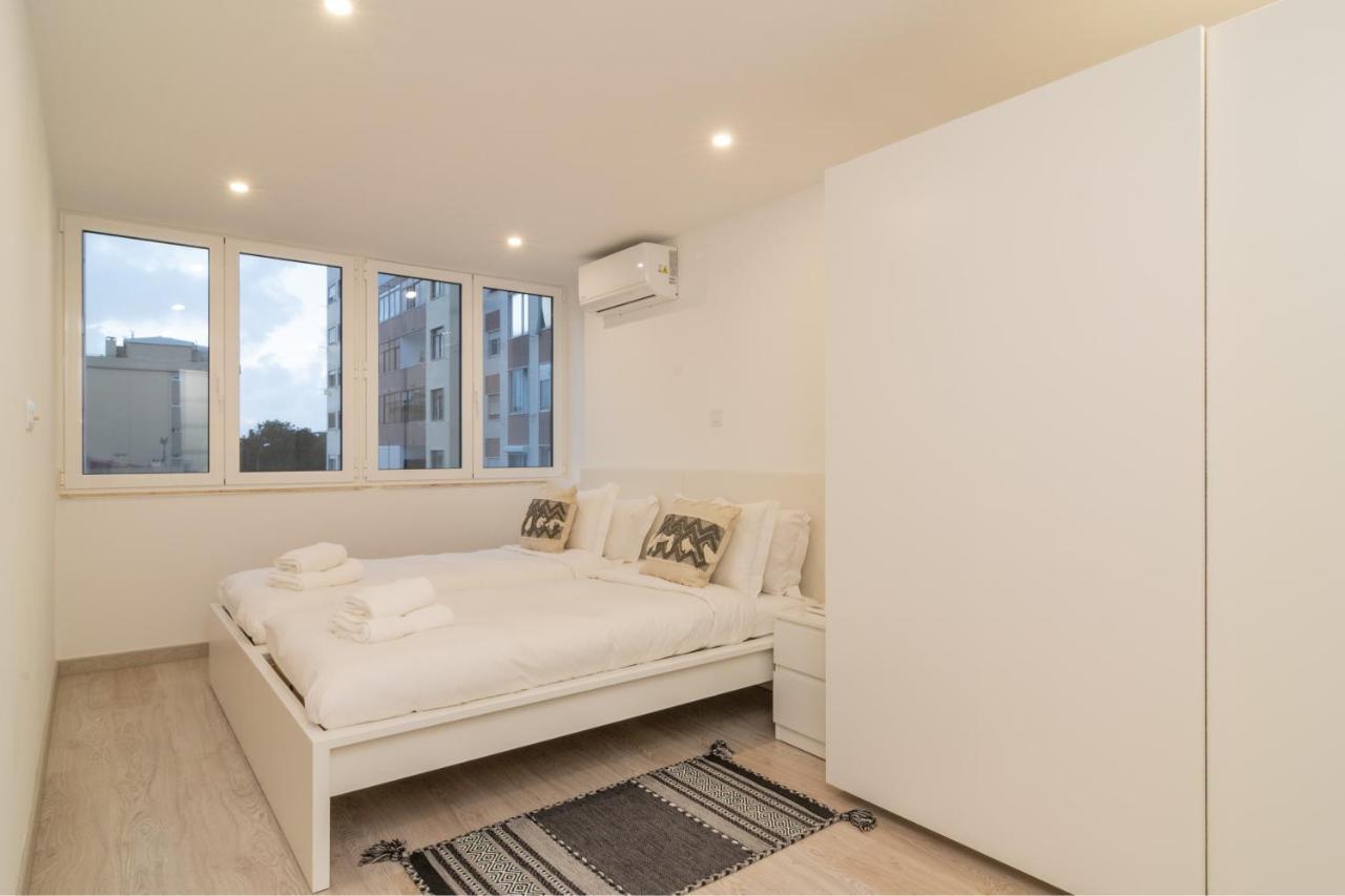 Stylish Apartment W/ River View By Lovelystay Oeiras Bagian luar foto