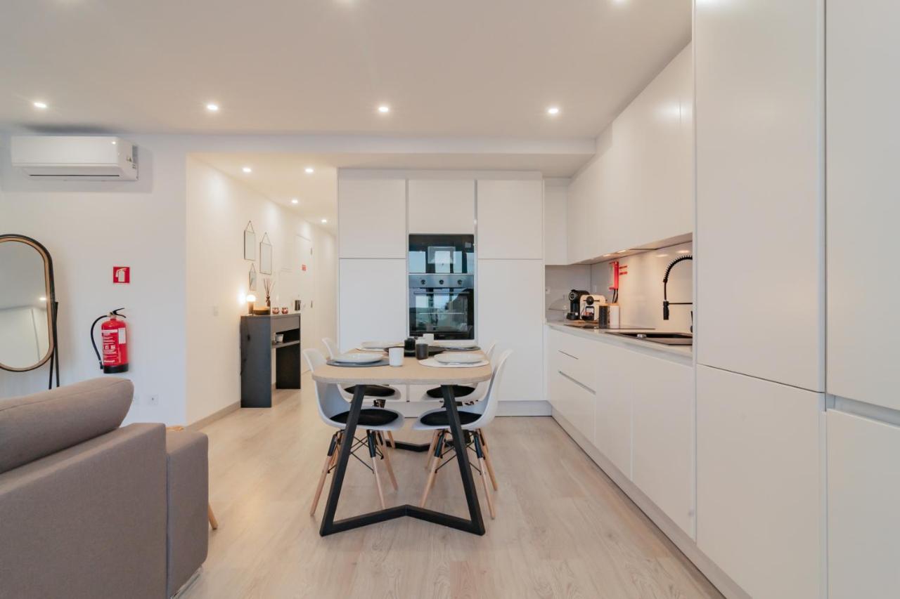 Stylish Apartment W/ River View By Lovelystay Oeiras Bagian luar foto