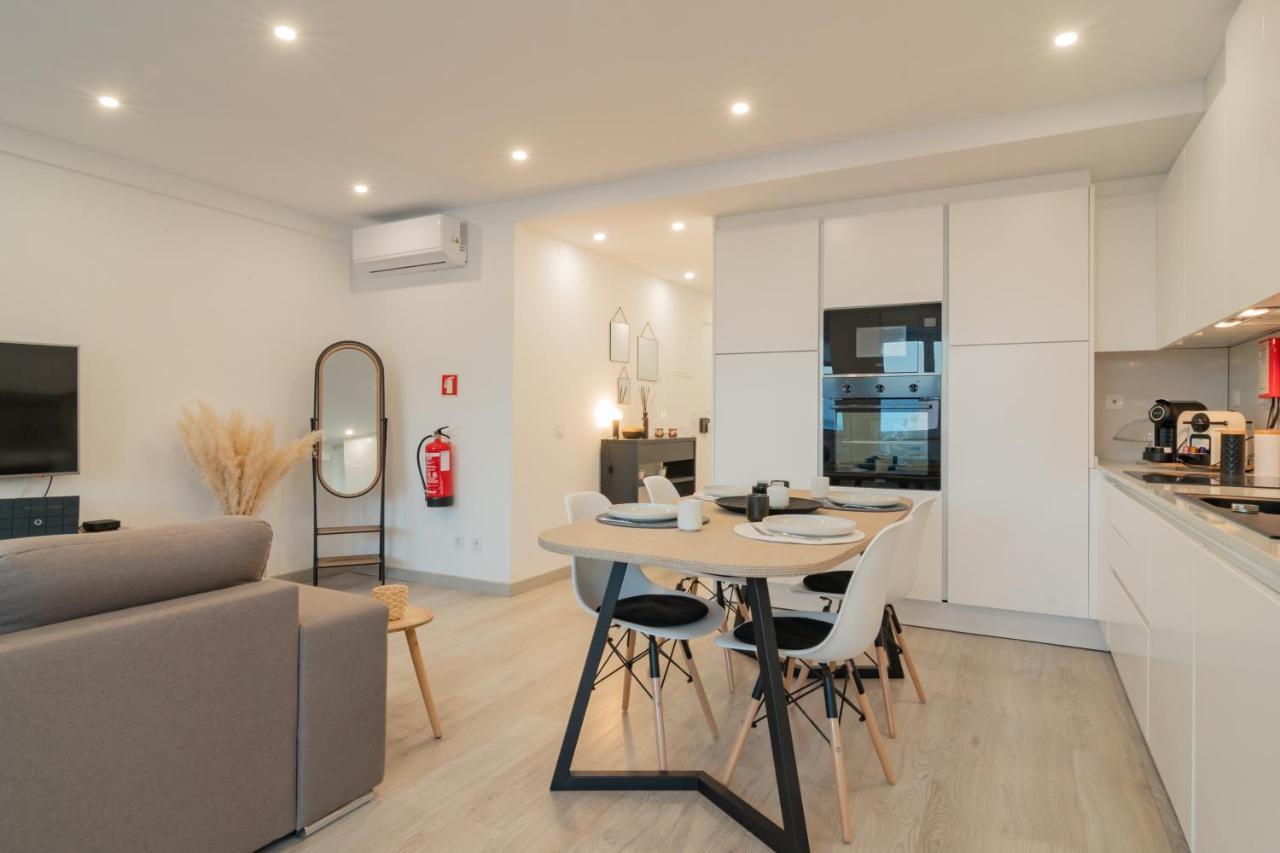 Stylish Apartment W/ River View By Lovelystay Oeiras Bagian luar foto