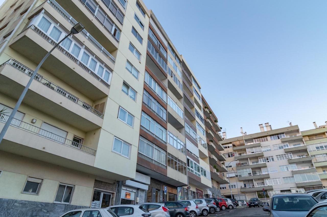 Stylish Apartment W/ River View By Lovelystay Oeiras Bagian luar foto