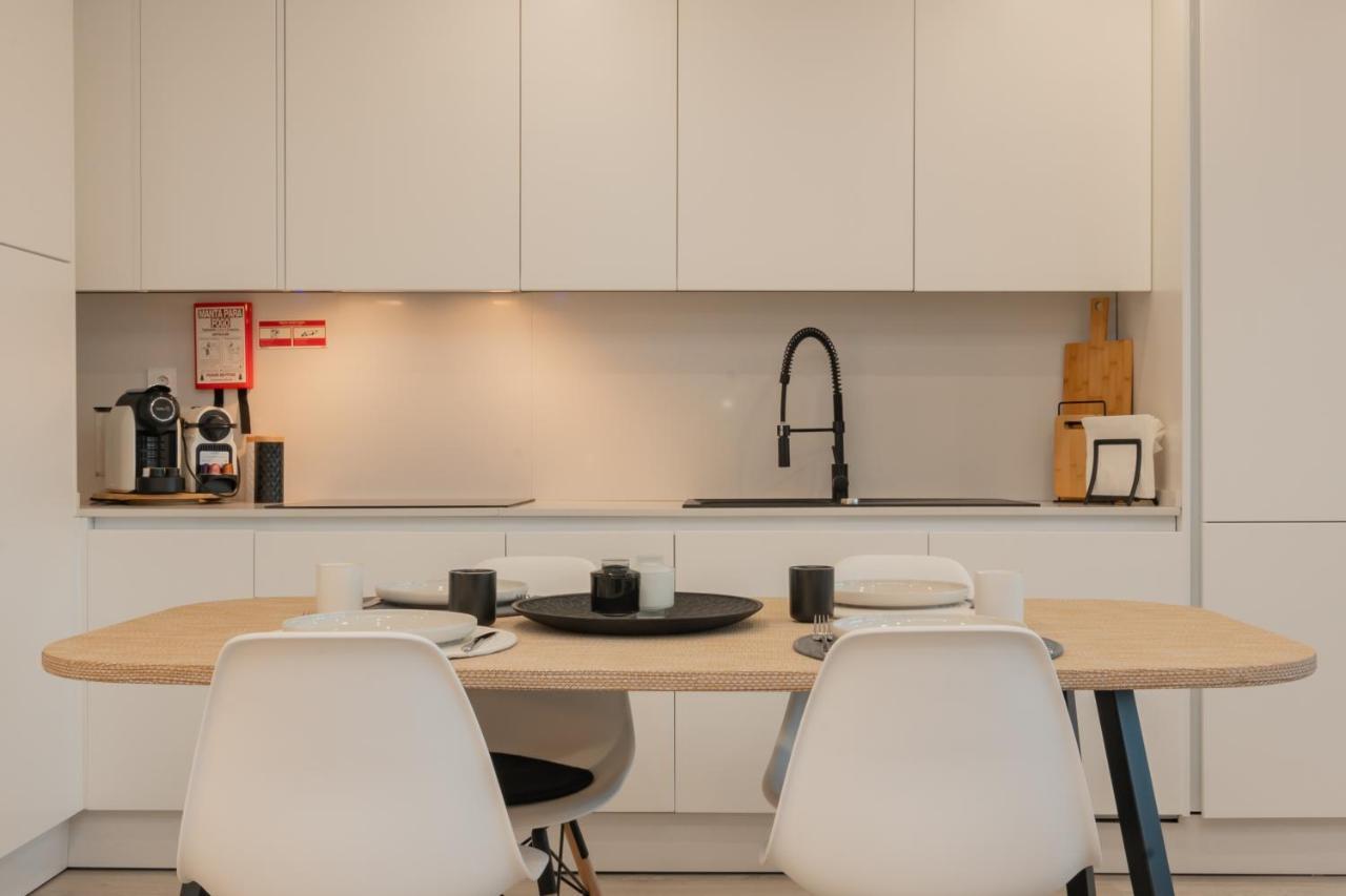 Stylish Apartment W/ River View By Lovelystay Oeiras Bagian luar foto