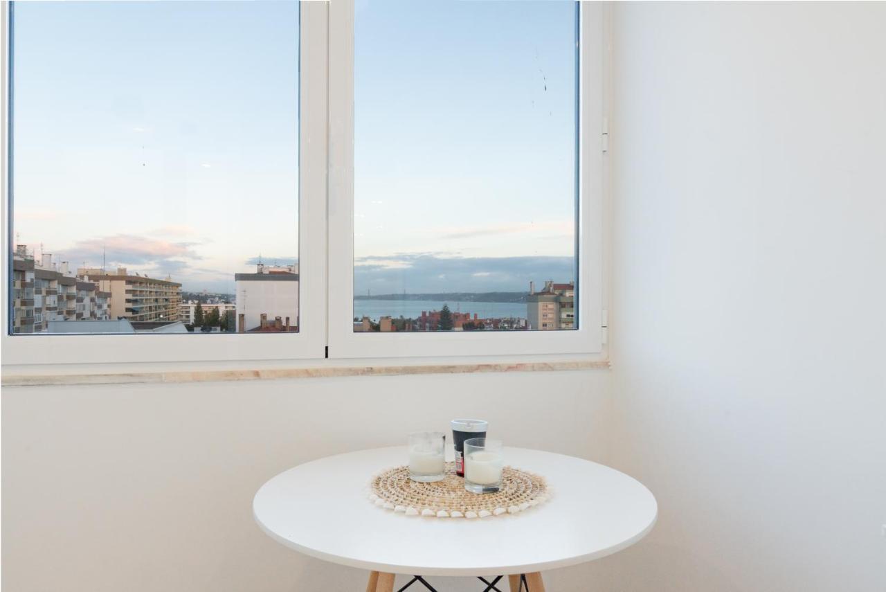 Stylish Apartment W/ River View By Lovelystay Oeiras Bagian luar foto